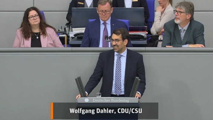 Bei der Rede zum Jahresbericht des Petitionsausschusses